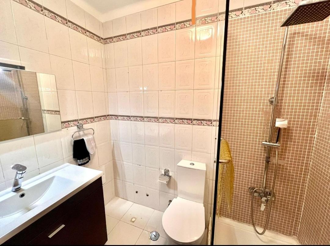 카파리카 Quarto Boa Localizacao Com Cozinha E Casa De Banho 아파트 외부 사진